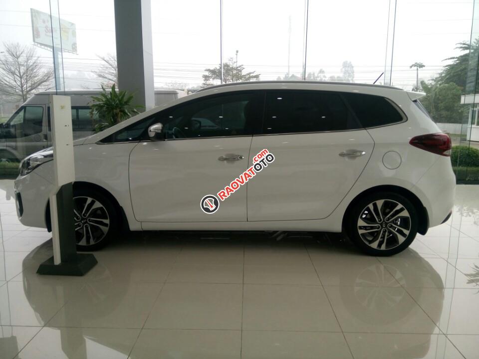 Kia Rondo GAT đời 2017, màu trắng, hỗ trợ 80%, LH 0989.240.241-1