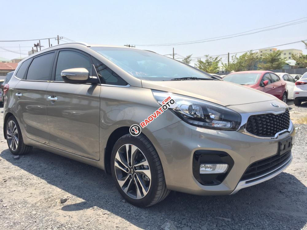 Cần bán xe Kia Rondo MT đời 2018, giá tốt-1