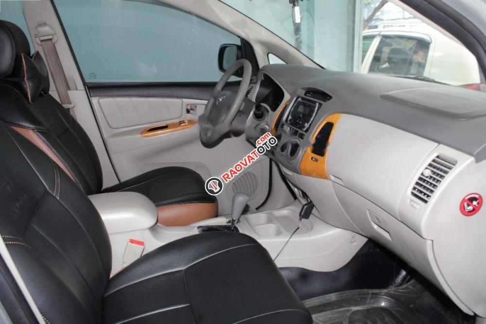 Bán xe Toyota Innova V 2008, màu bạc số tự động, 425tr-5