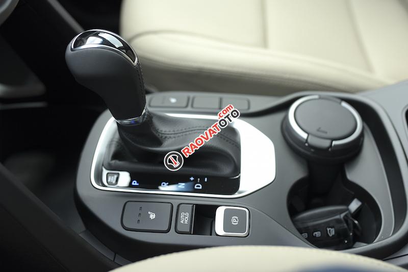 Cần bán Hyundai Santa Fe đời 2017, màu trắng-1