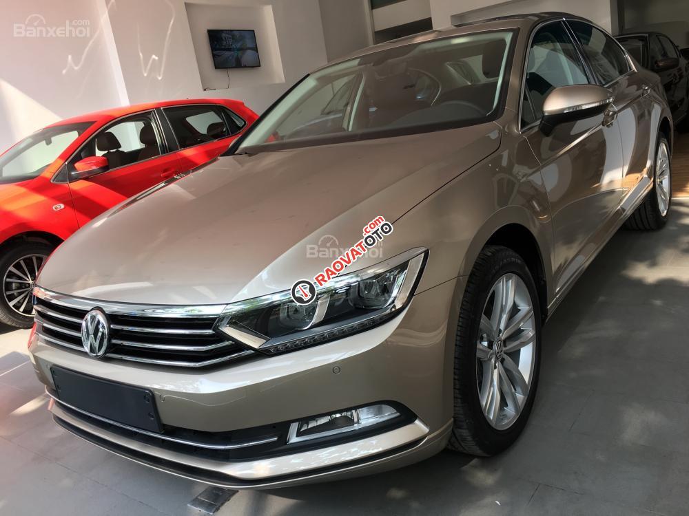 Giá xe Passat, màu vàng cát, tặng bảo hiểm 2 chiều, LH Thu Hương: 0902.608.293-12