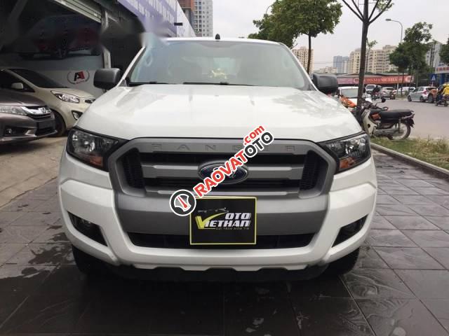 Bán xe Ford Ranger XLS 2.2AT đời 2017, màu trắng-1