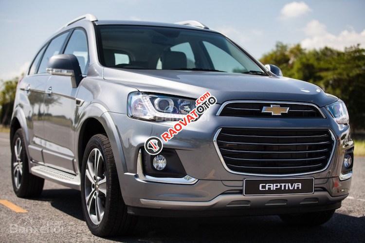 Bán xe Chevrolet Captiva Revv LTZ 2.4 AT 2017, màu bạc, giá chỉ 849 triệu, hỗ trợ 100% vay vốn mua xe-3