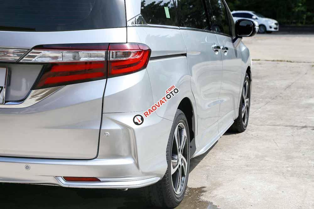 Bán Honda Odyssey 2.4 CVT model 2016, màu bạc-9