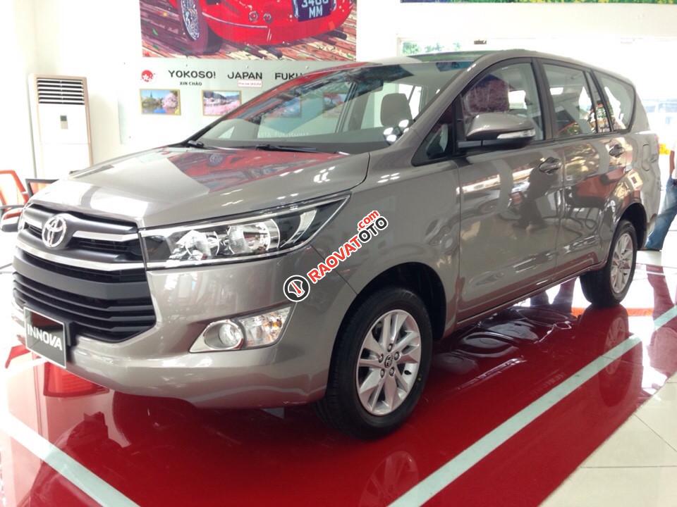 Bán Toyota Innova 2.0E đời 2018, NH 90%, tặng full phụ kiện, Giá cạnh tranh nhất SG-4