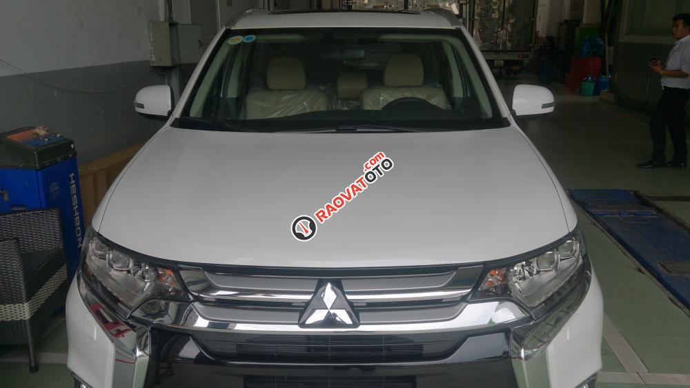 Bán Mitsubishi Outlander 2.0 CVT màu trắng, nhập khẩu, có bán trả góp - liên hệ 0906.884.030-6