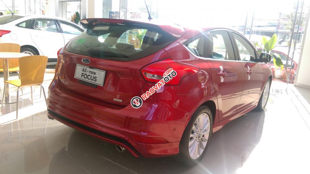 Ford Focus 2017, giao xe ngay-4