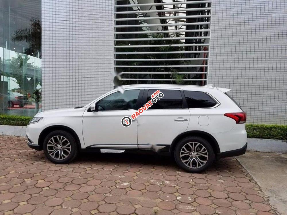 Bán Mitsubishi Outlander đời 2017, màu trắng, nhập khẩu nguyên chiếc-2