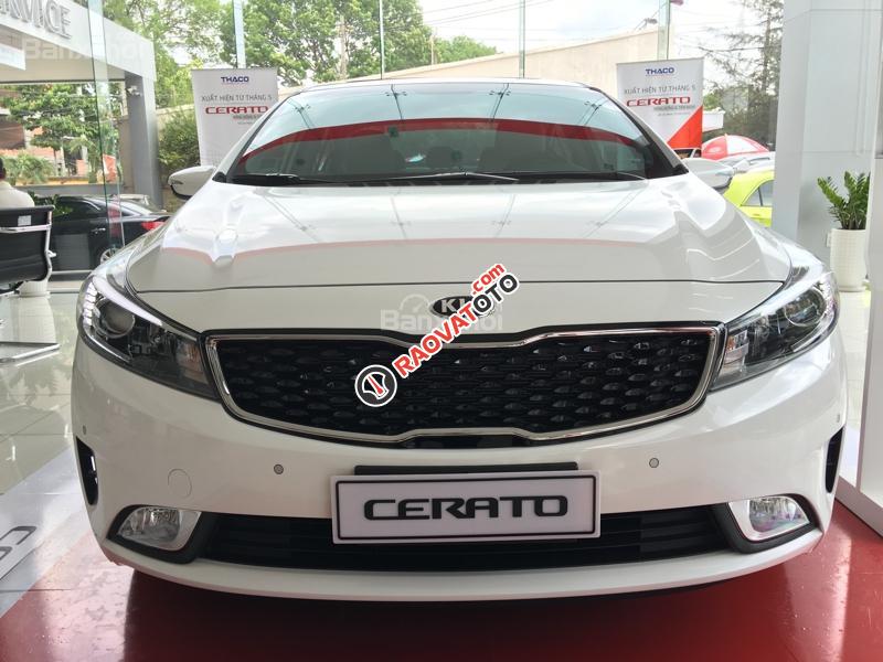 Cần bán Kia Cerato năm 2017 màu trắng, 560 triệu-0