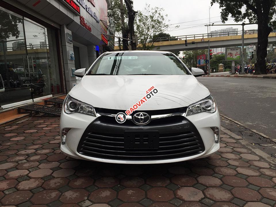 Bán xe Toyota Camry LE 2015 nhập Mỹ, màu trắng xe mới 100% giá rẻ nhất, giao ngay - LH: 0902.00.88.44-0