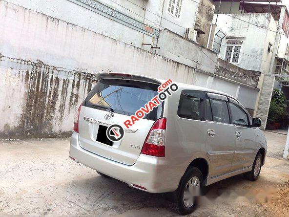 Bán gấp Toyota Innova 2.0E đời 2013, màu bạc, giá 515tr-1