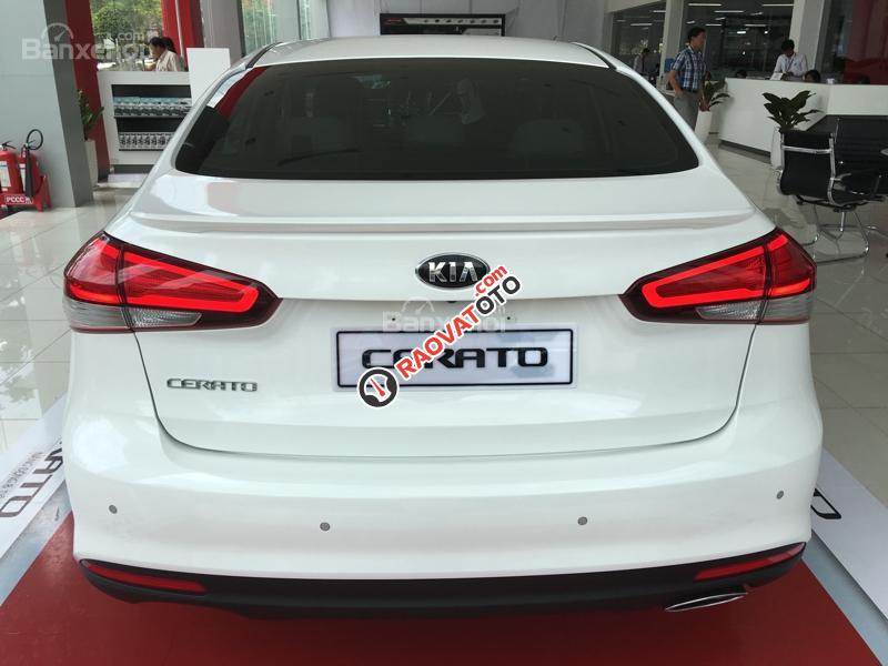 Cần bán Kia Cerato năm 2017 màu trắng, 560 triệu-3