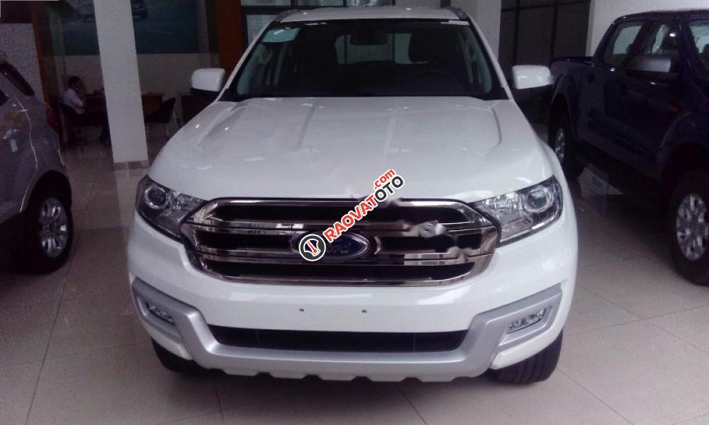 Bán xe Ford Everest Titanium 2.2AT 2017, màu trắng, xe nhập-2