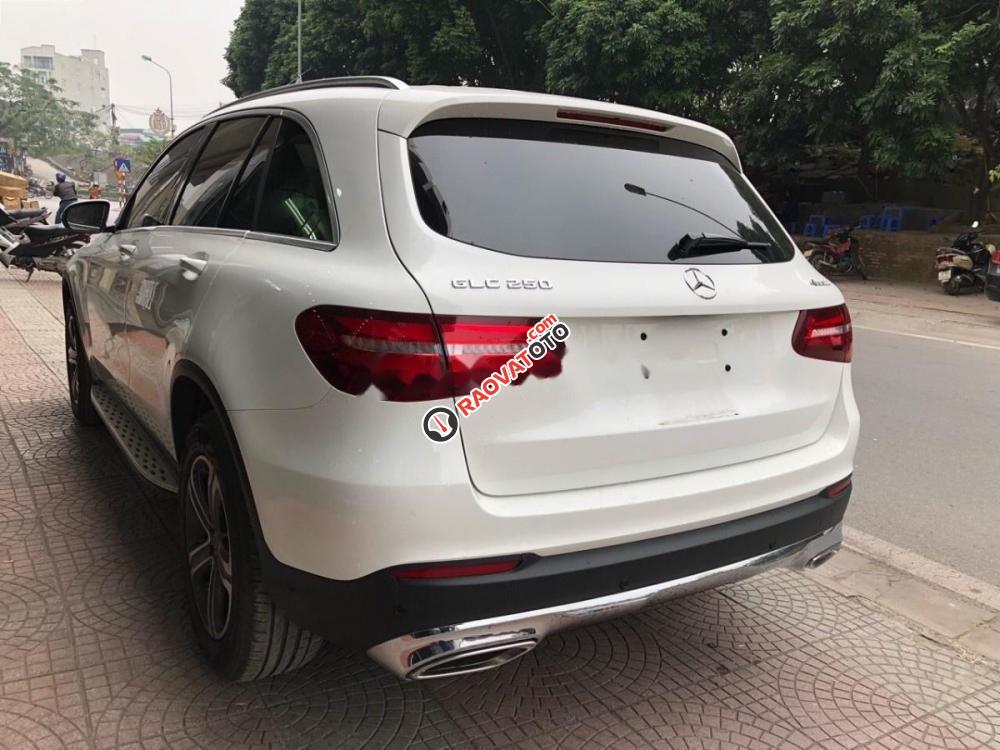 Bán Mercedes GLC 250 4Matic 2017, màu trắng, xe nhập-1