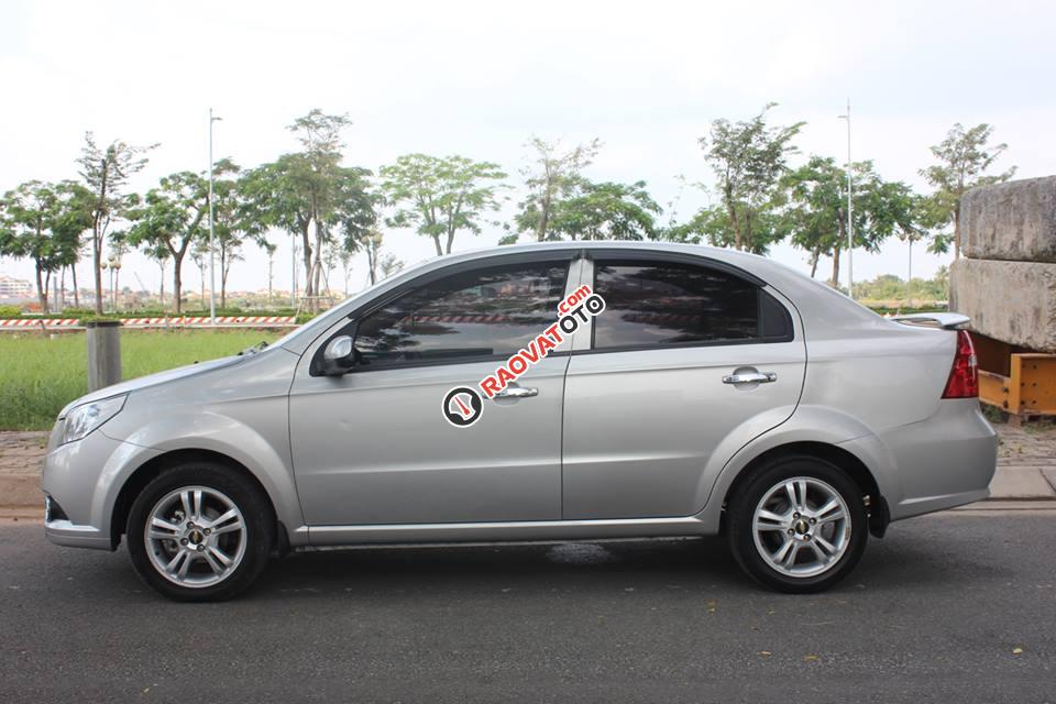 Cần bán xe Chevrolet đời 2015, màu bạc-1