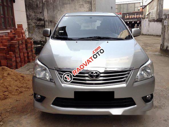 Bán gấp Toyota Innova 2.0E đời 2013, màu bạc, giá 515tr-0