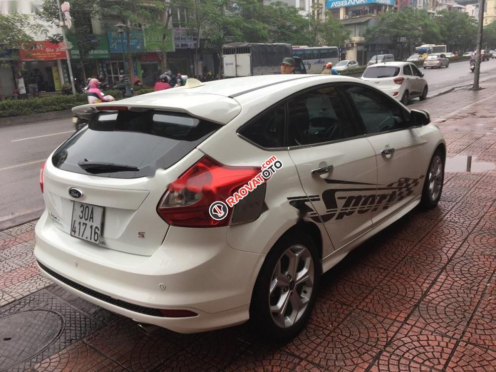 Cần bán xe Ford Focus 2.0 đời 2014, màu trắng-0