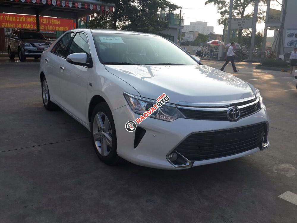 Bán Camry E đủ màu giao ngay. Xe thích hợp chở khách nước ngoài, LH 0911404101-3