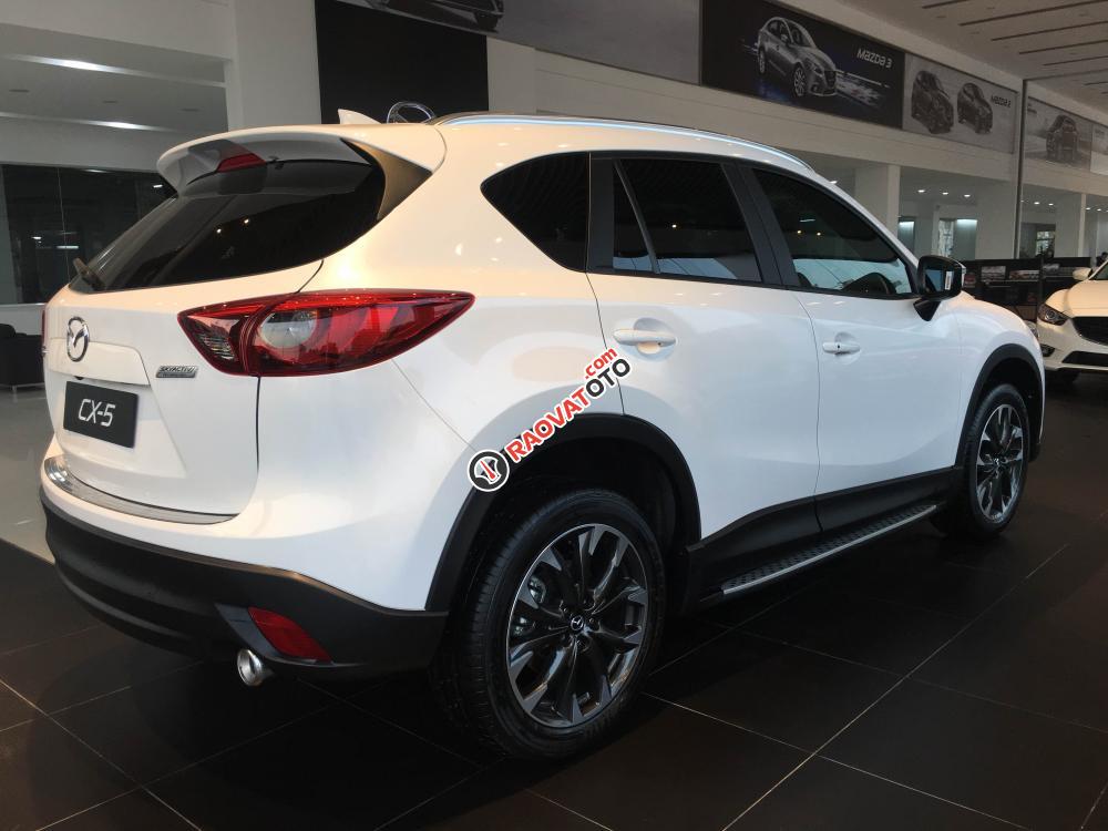 Mua Mazda CX-5 2.0 2WD màu trắng, nhiều ưu đãi và khuyến mại hấp dẫn - hotline 0977759946-2