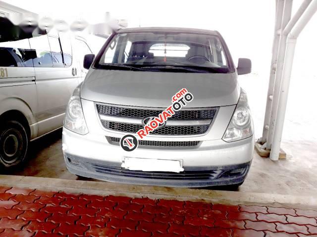 Bán xe Hyundai Starex đời 2010, màu bạc, giá 350tr-4