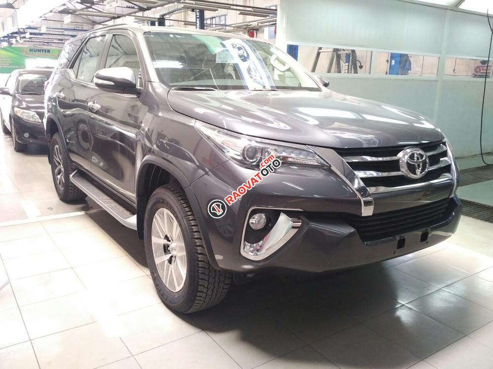 Toyota Fortuner màu xám - Bản máy xăng, 2 cầu, xe giao ngay - Đại lý Toyota Mỹ Đình/ hotline: 0973.306.136-0