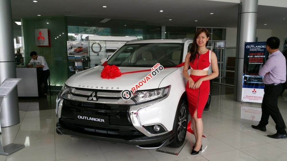 Cần bán xe Outlander tại Đà Nẵng, giá tốt, giao xe ngay, hỗ trợ vay lên đên 80 %, LH Quang 0905596067-7