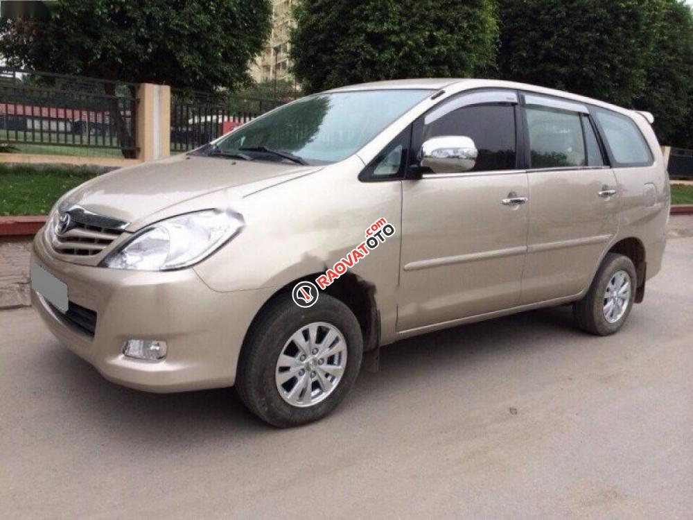 Bán Toyota Innova đời 2011, màu vàng như mới-6