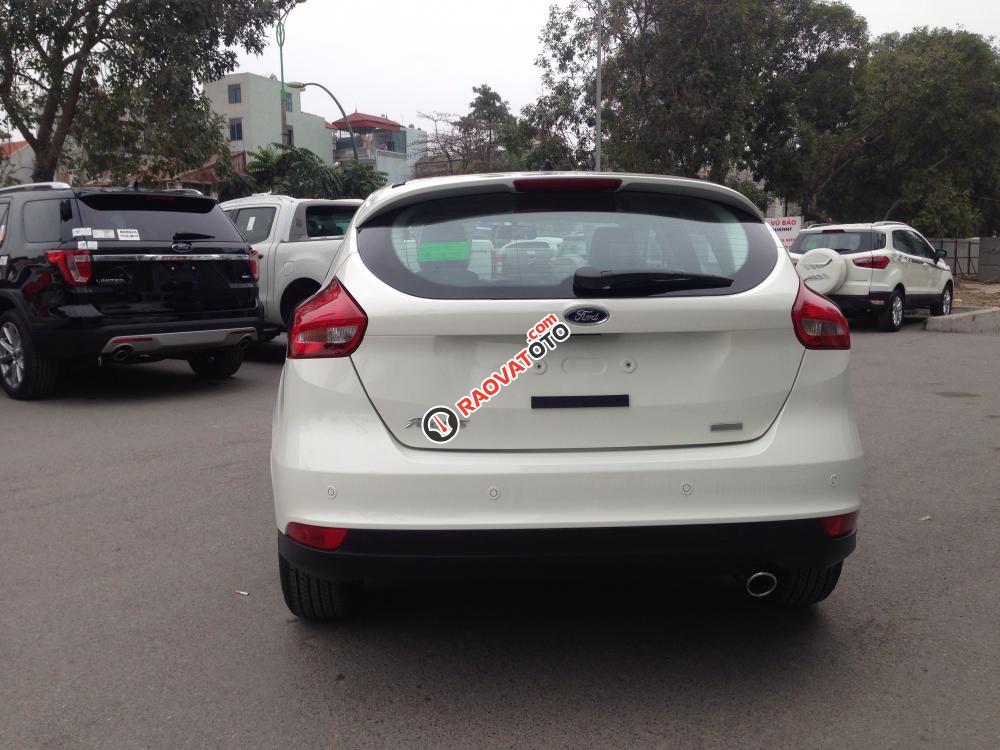 Bán xe Ford Focus Trend 1.5 AT Hatchback đời 2017, màu trắng, giá cạnh tranh-2