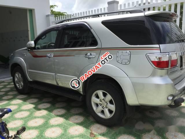 Bán Toyota Fortuner đời 2009 số tự động, giá tốt-0