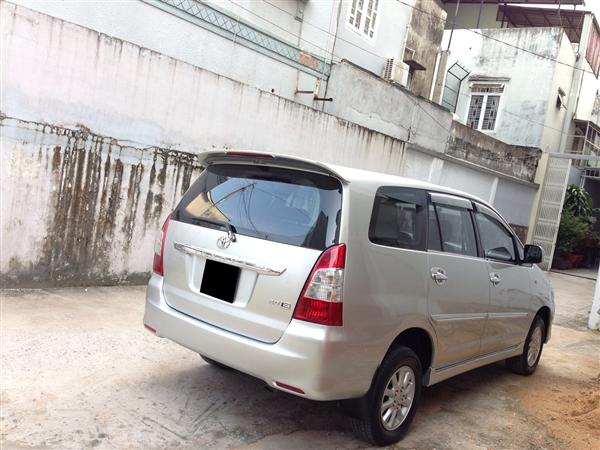 Cần bán gấp Toyota Innova E đời 2013, màu bạc-3