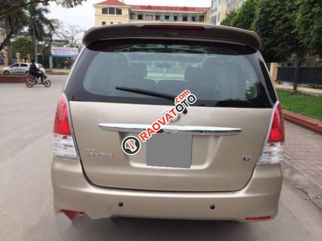 Cần bán Toyota Innova đời 2011 xe gia đình giá cạnh tranh-2