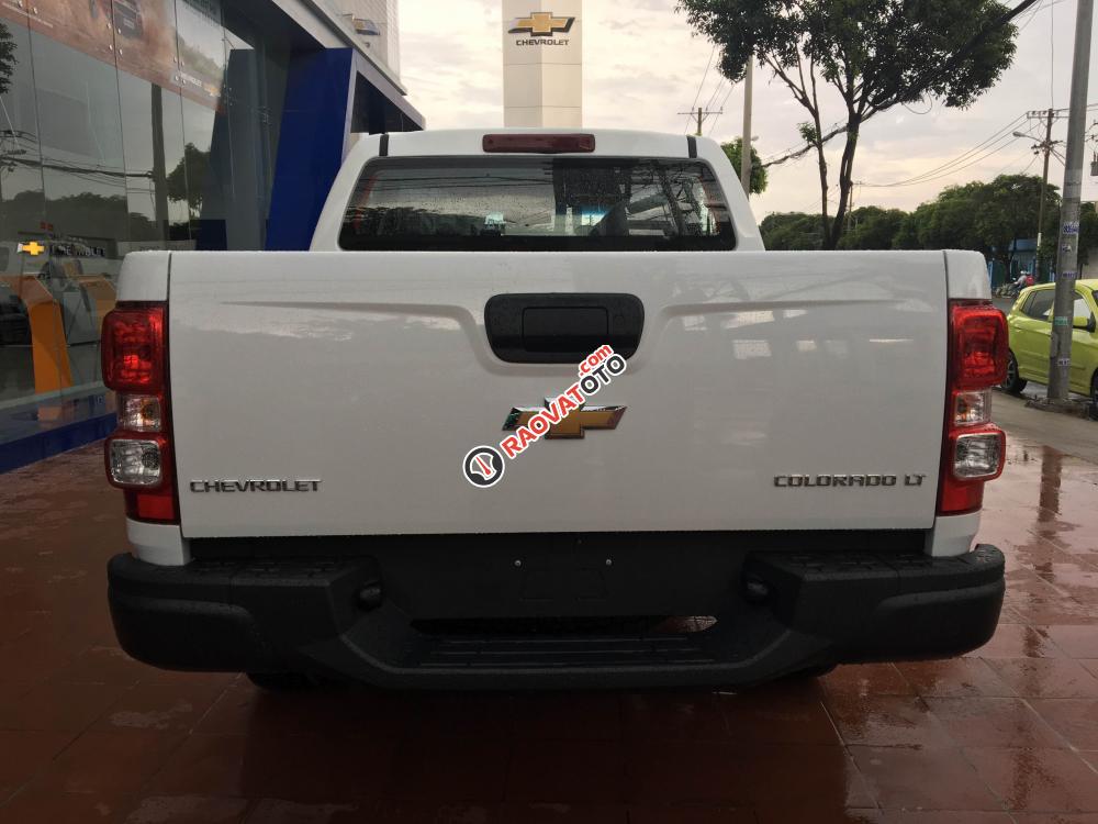 Bán Chevrolet Colorado LT 2.5 MT 4x2, màu trắng, vay 95%-5