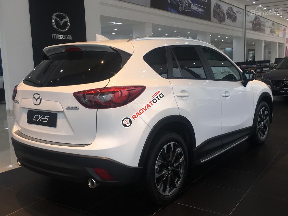 Mua Mazda CX-5 2.0 2WD màu trắng, nhiều ưu đãi và khuyến mại hấp dẫn-4