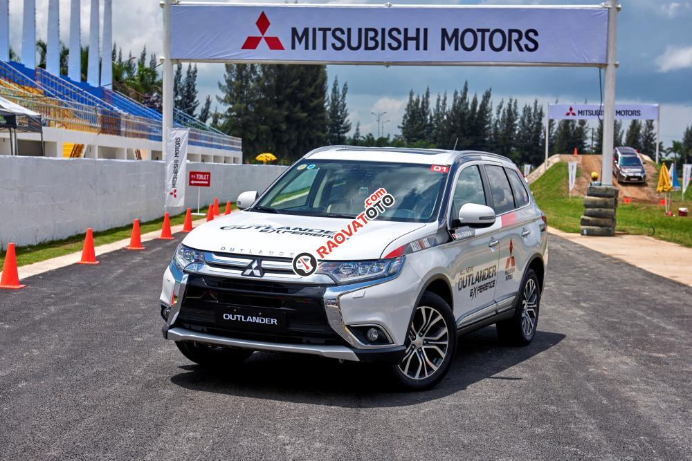 Cần bán xe Mitsubishi Outlander 2.0 CVT đời 2016, màu trắng, nhập khẩu chính hãng-4