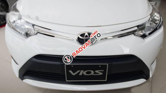 Bán Toyota Vios đời 2017, màu trắng-2