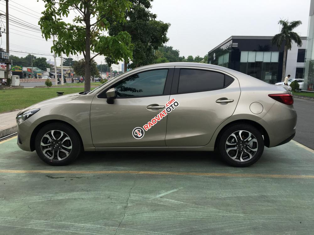 Bán xe Mazda 2 1.5L AT Sedan đời 2018 màu vàng đồng, giá ưu đãi 529tr chỉ có ở Mazda Cộng Hòa-1