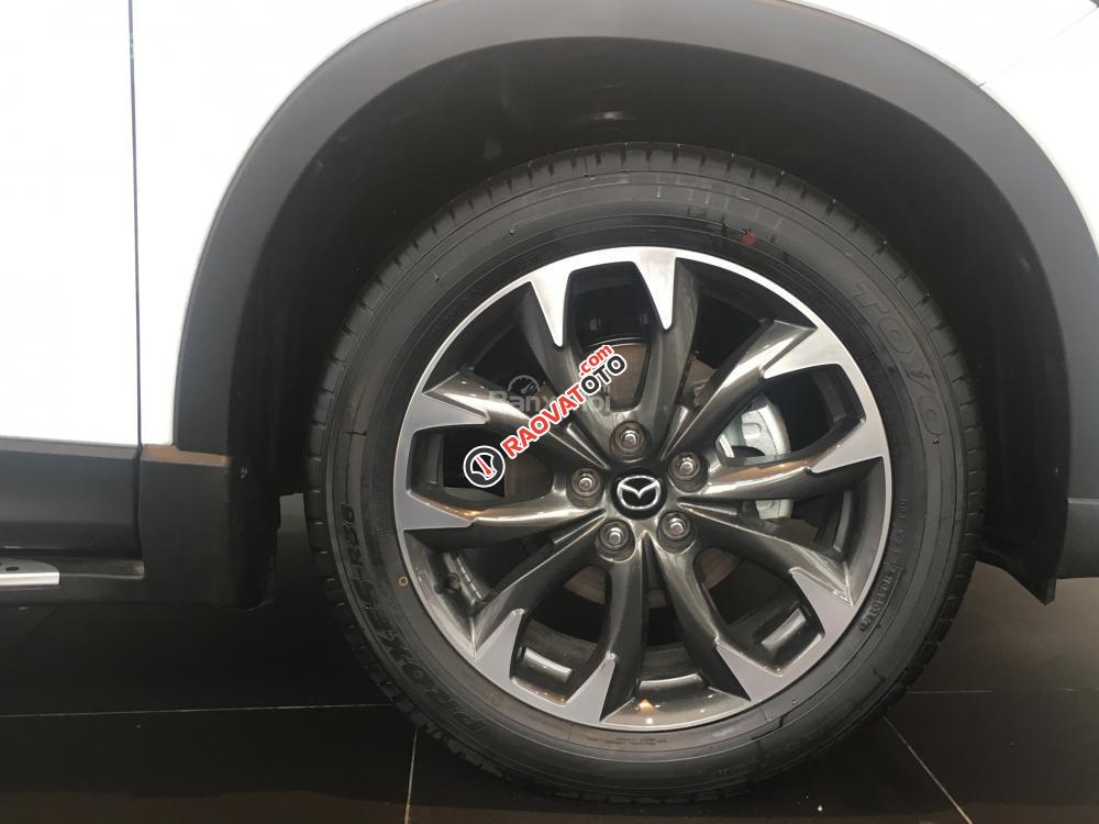 Mua Mazda CX-5 2.0 2WD màu trắng, nhiều ưu đãi và khuyến mại hấp dẫn-3