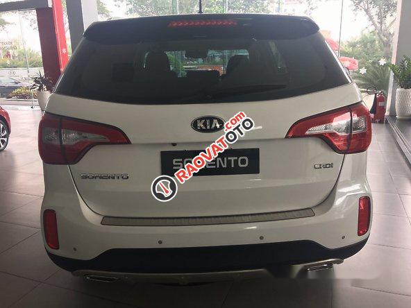 Bán Kia Sorento đời 2017, màu trắng, giá 782tr-1