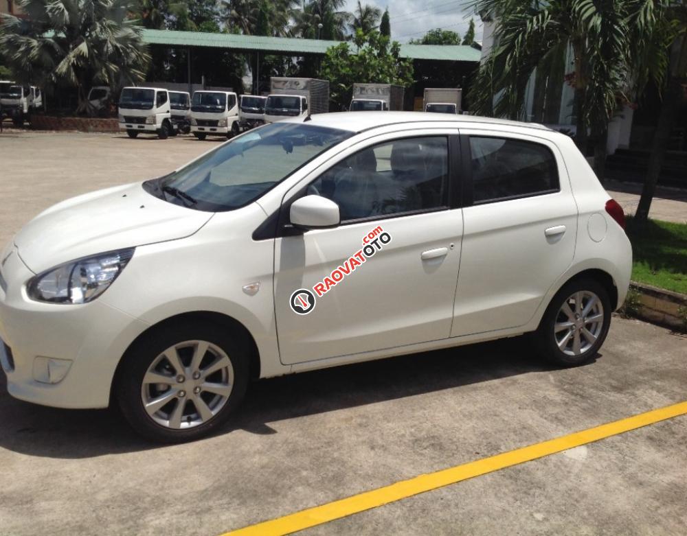 Bán Mitsubishi Mirage đời 2017, màu trắng, 475 tr, giao xe ngay, hỗ trợ vay lên đến 80 %, LH Quang 0905596067-4