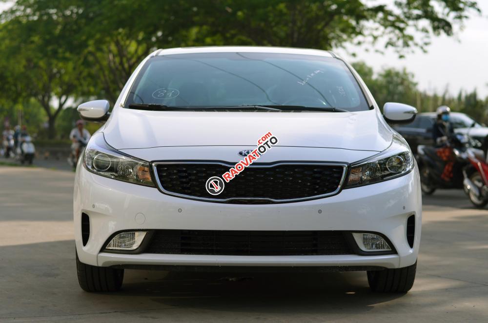 Bán Kia Cerato AT năm 2017, màu trắng, giá tốt-7