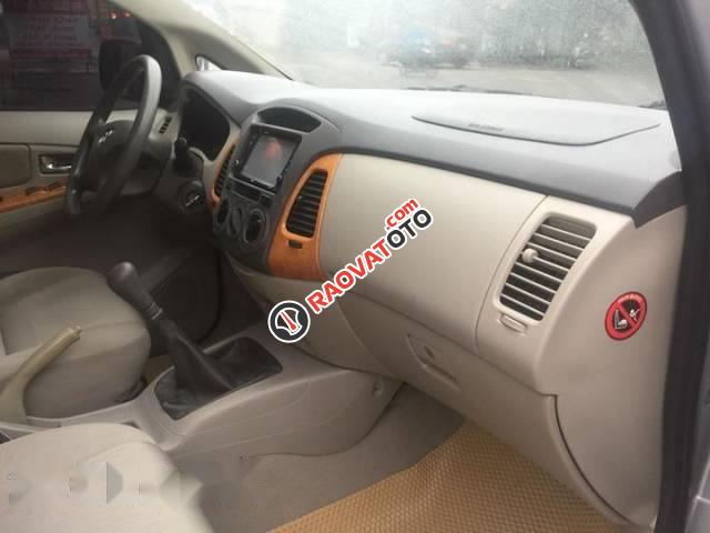 Bán Toyota Innova đời 2010, màu bạc, giá chỉ 425 triệu-3