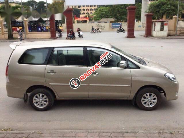 Cần bán Toyota Innova đời 2011 xe gia đình giá cạnh tranh-1