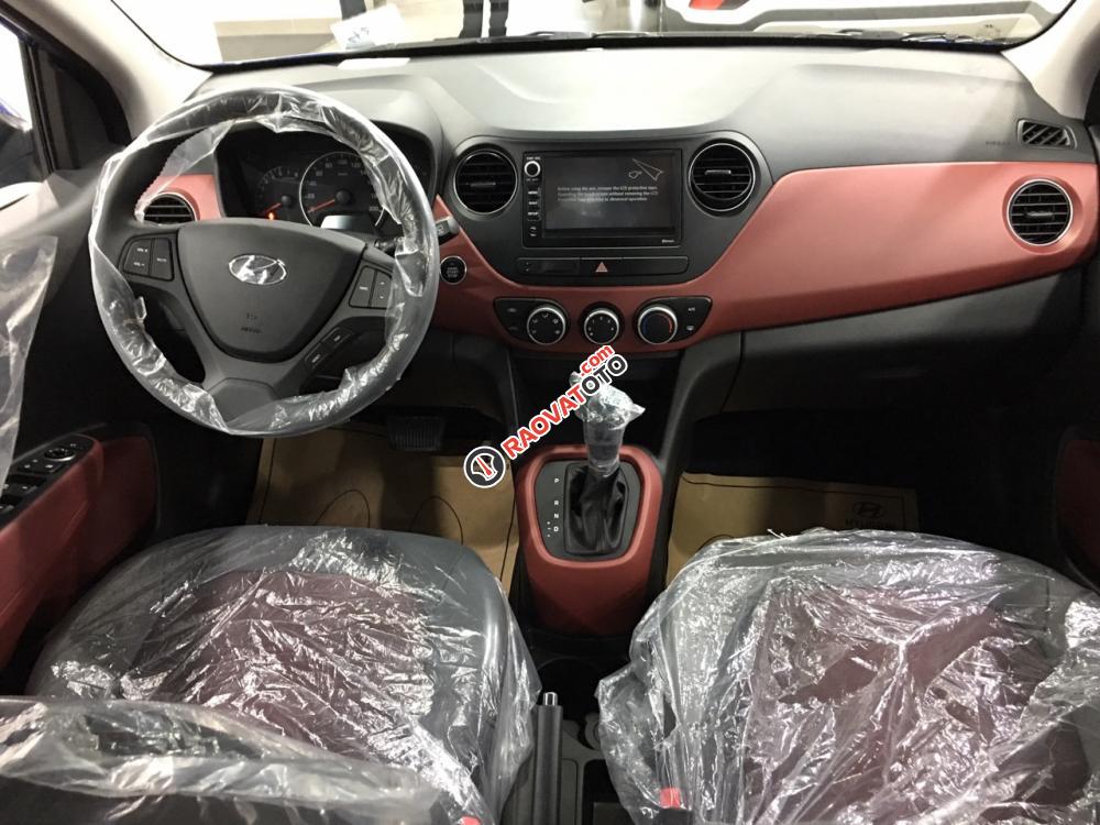 Giá xe Hyundai I10 bản 1.0 AT đời 2017, màu xanh. Xe mới 100%, ưu đãi 15 triệu, LH Hương: 0902.608.293-3