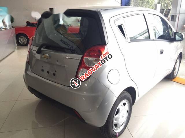 Bán ô tô Chevrolet Spark LS đời 2017, màu bạc, giá 269tr-1