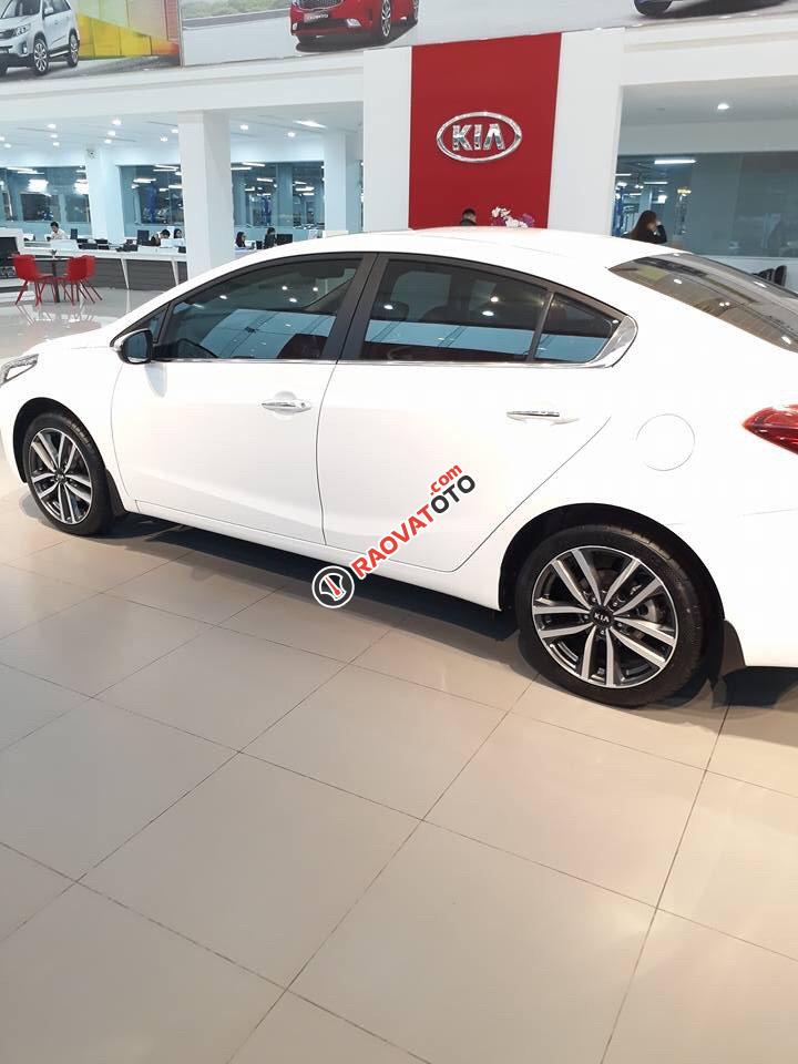 Bán Kia Cerato 2017 giá tốt nhất miền Bắc, hỗ trợ thủ tục nhanh lấy xe ngay, trả góp 3 ngày có xe đi-0