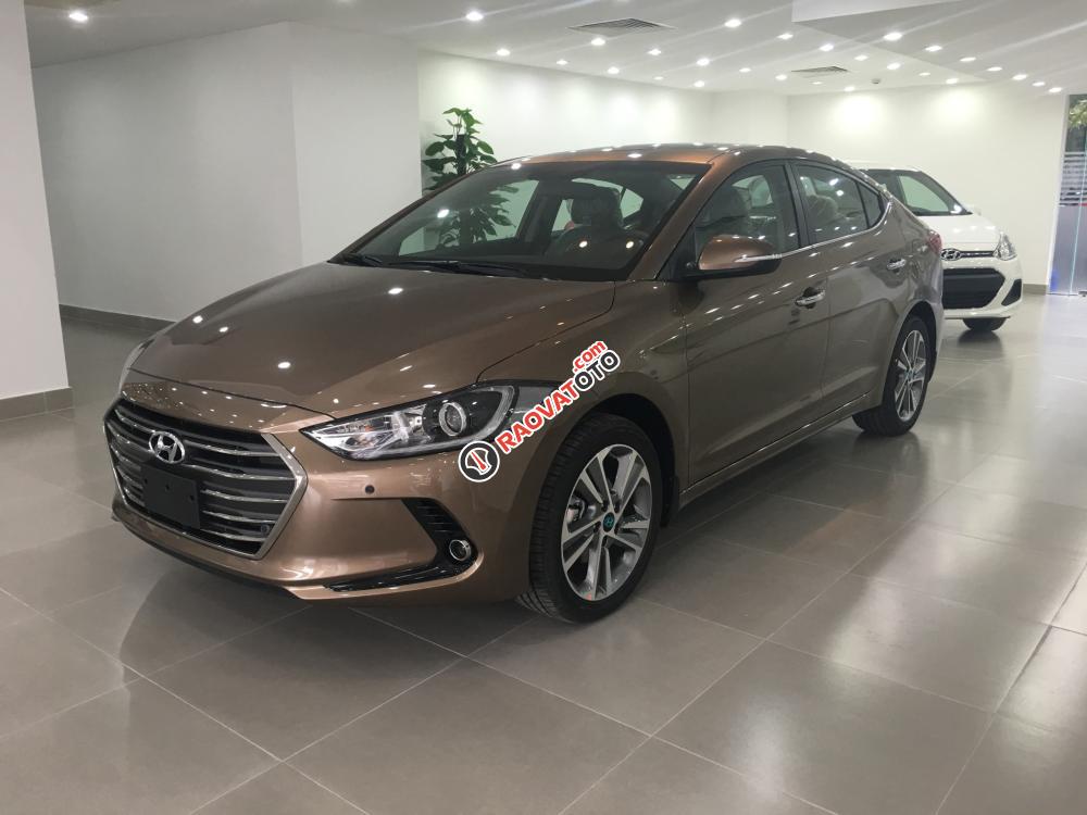 Hyundai Cầu Diễn cần bán xe Hyundai Elantra 2.0 AT 2017, màu nâu, giá chỉ 670 triệu-5