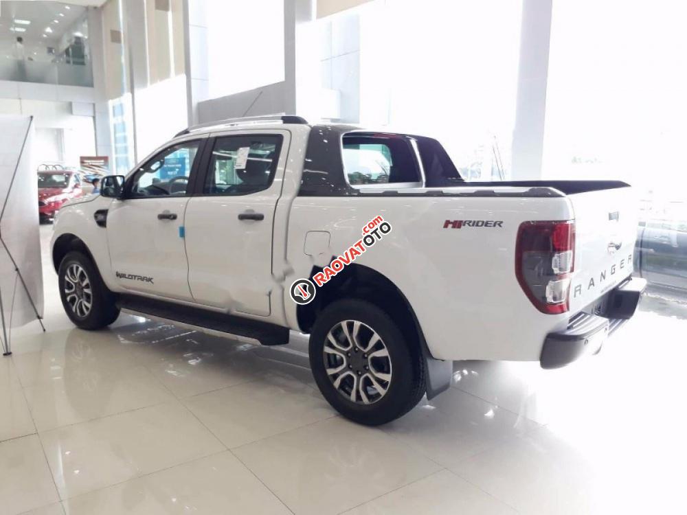 Bán xe Ford Ranger Wildtrak 2.2L 4x2 AT 2017, màu trắng, xe nhập, giá tốt-2