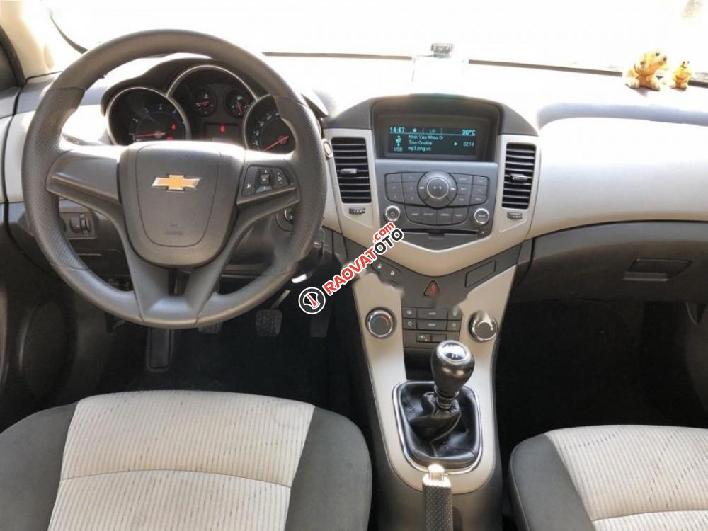 Cần bán gấp Chevrolet Cruze 1.6MT sản xuất 2014, màu trắng-3