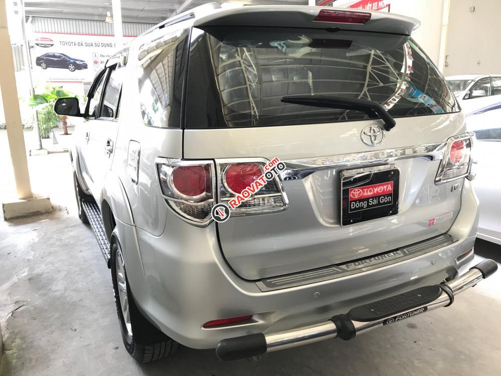 Bán Toyota Fortuner V(4x2) đời 2012, màu bạc, số tự động-3