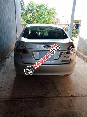 Cần bán gấp Ford Fiesta đời 2011, màu bạc-0